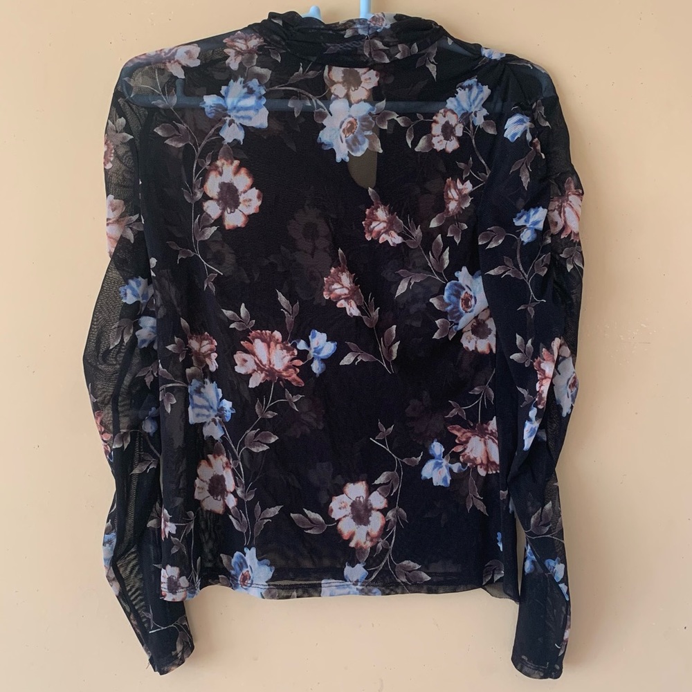 ASTR Long Sleeve Floral Top